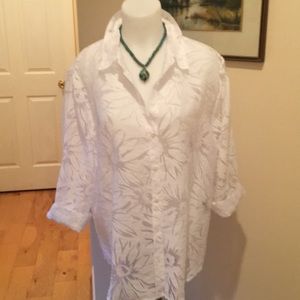 Chico’s white burnout blouse SiZE 3 & necklace !